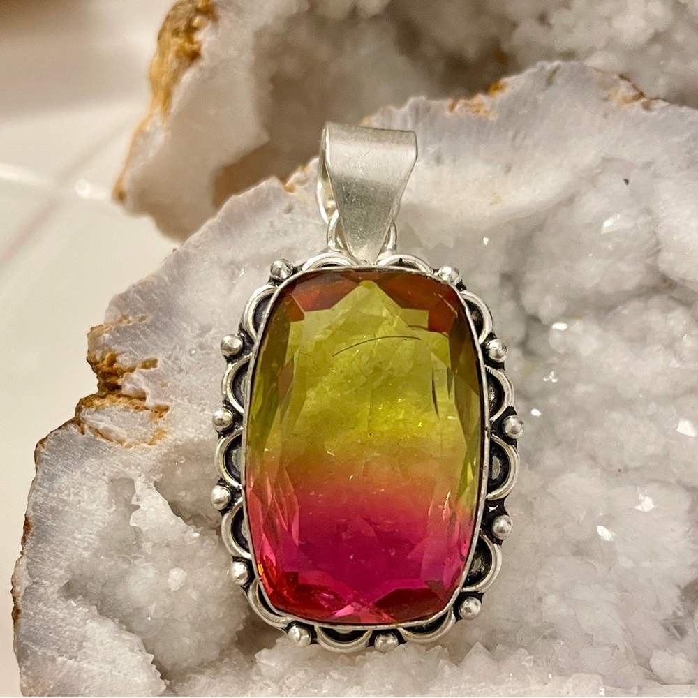 Vintage Silver Necklace with Gradient Simulated Gemstone